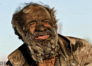 Iraniano passa 60 anos sem tomar banho