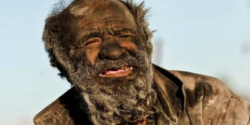 Iraniano passa 60 anos sem tomar banho