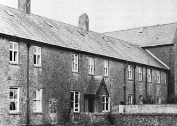 Fossa com 800 bebês é achada em antigo orfanato católico na Irlanda