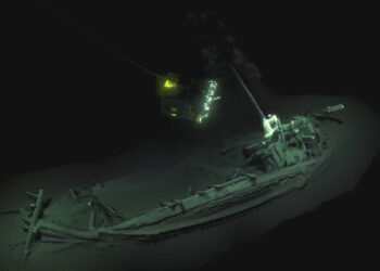 Navio grego de mais de 2 mil anos é encontrado preservado no fundo do Mar Negro