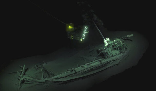 Navio grego de mais de 2 mil anos é encontrado preservado no fundo do Mar Negro