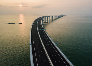 China inaugura a maior ponte marítima do mundo