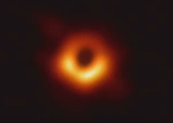 Astrônomos divulgam a primeira imagem já feita de um buraco negro