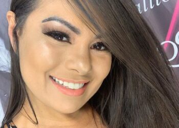 Conheça Paulinha Abelha, cantora da banda Calcinha Preta