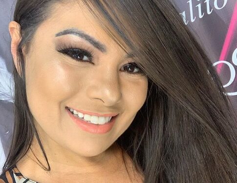 Conheça Paulinha Abelha, cantora da banda Calcinha Preta